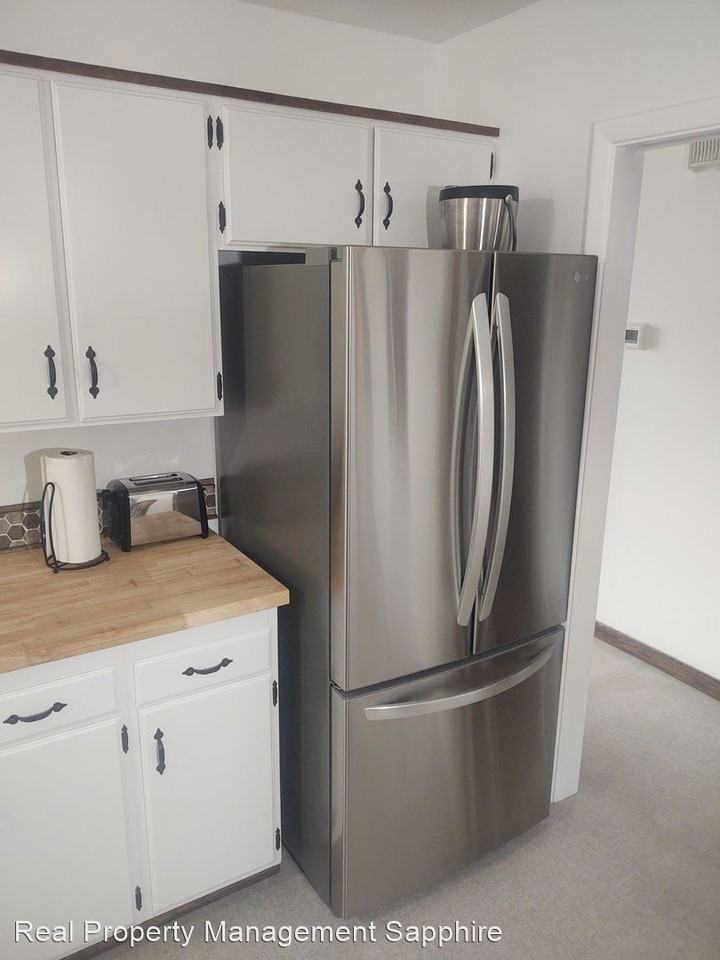 105 N 8th St - Photo 3 of 13