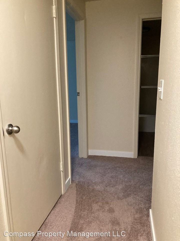 14621-14625 NE Coast Pine Court - Photo 3 of 22