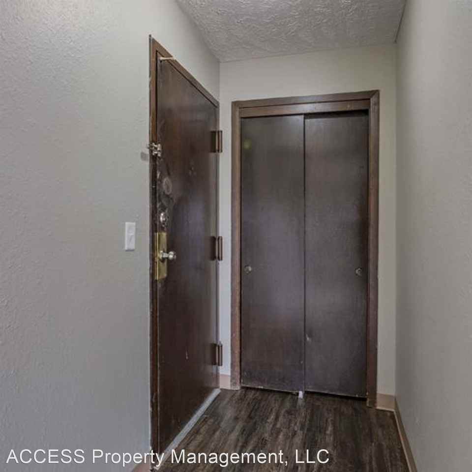 SPACIOUS APARTMENTS LOCATED IN THE HEART OF MILLARD 12230 Anne St