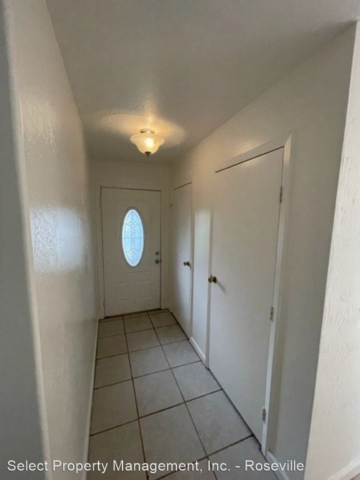 8262 Hillgrove St - Photo 3 of 29