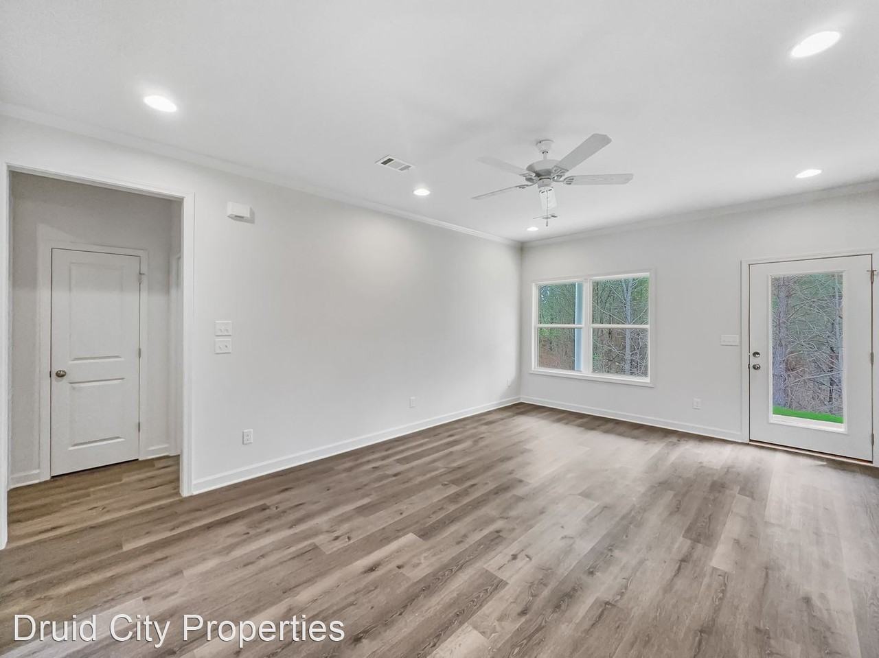 6323 Ebbets Cir - Photo 3 of 23