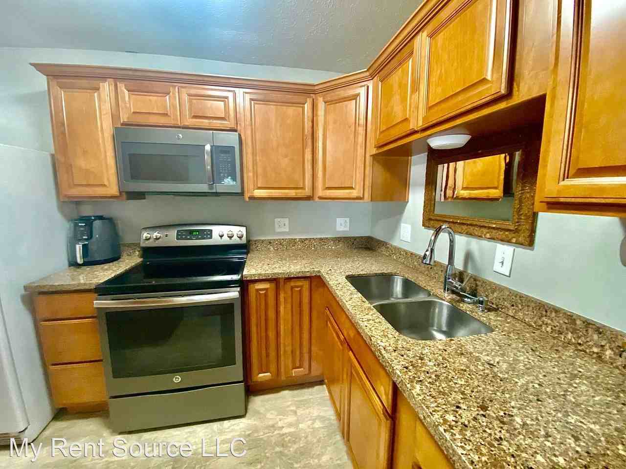 121 Melrose Dr - Photo 3 of 31