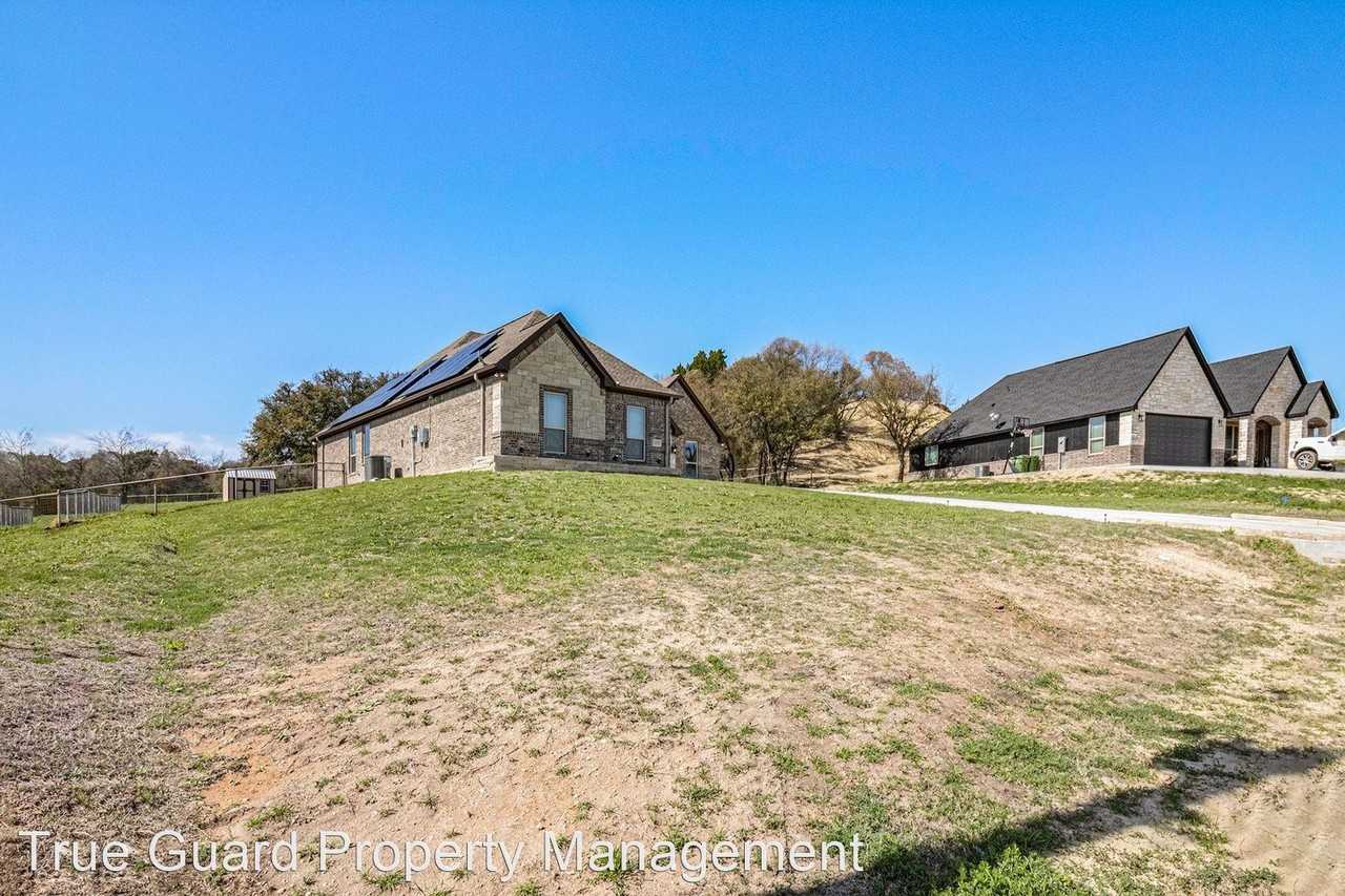 1212 Mary Ellis Dr - Photo 3 of 30