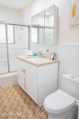 1128 N 16th Ave - Photo 3 of 12