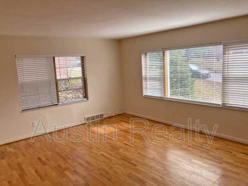 8121 Whitburn Dr 1st Fl - Photo 2 of 8