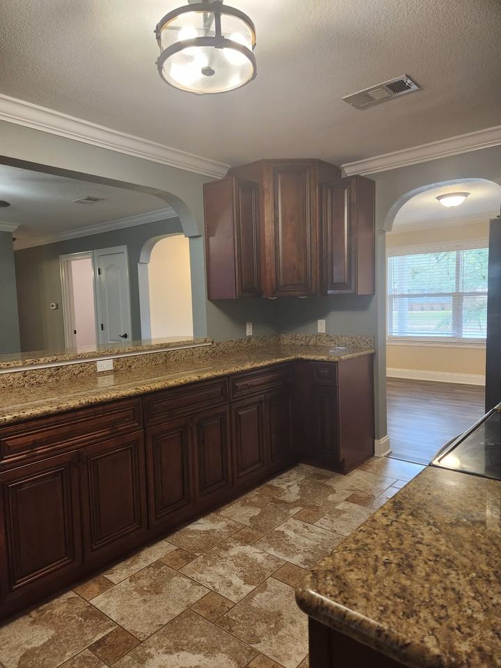 323 Parkway Pl Sw - Photo 2 of 30