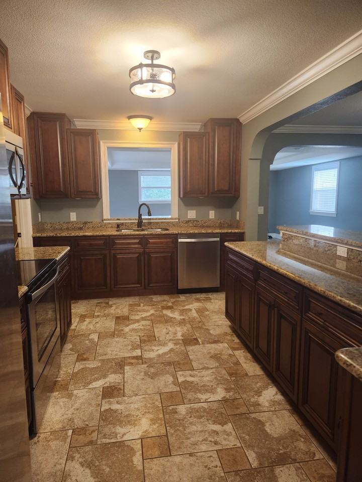 323 Parkway Pl Sw - Photo 3 of 30