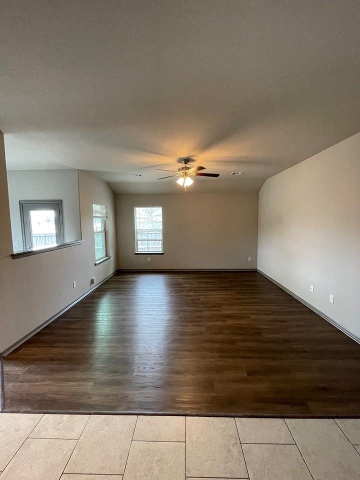 11084 N 114th East Ave - Photo 2 of 17