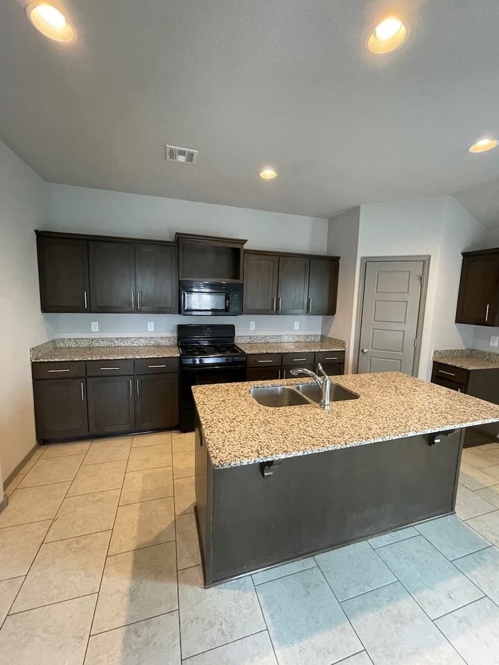 11084 N 114th East Ave - Photo 4 of 17