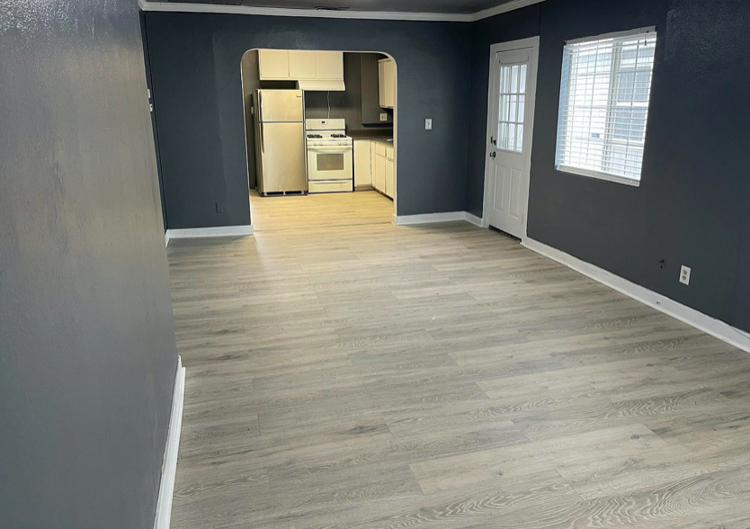133 Redwood Ave #A - Photo 3 of 11