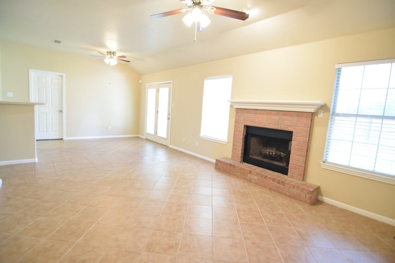 1202 Frio St - Photo 6 of 21