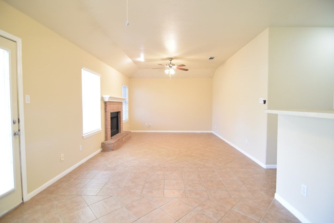 1202 Frio St - Photo 7 of 21