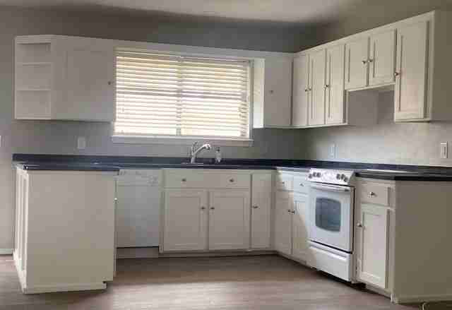 10047 South Fairview Drive - Photo 4 of 17
