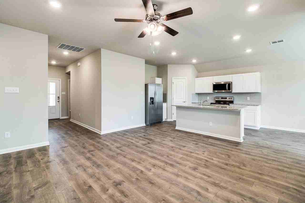 135 Santiago Ct - Photo 3 of 30