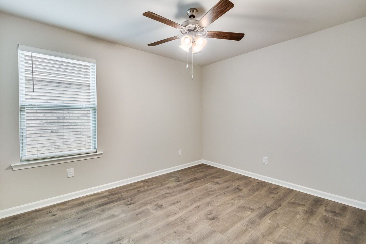 121 Santiago Ct - Photo 2 of 30
