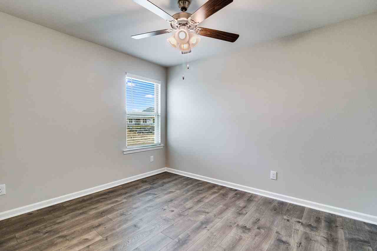 131 Santiago Ct - Photo 3 of 29