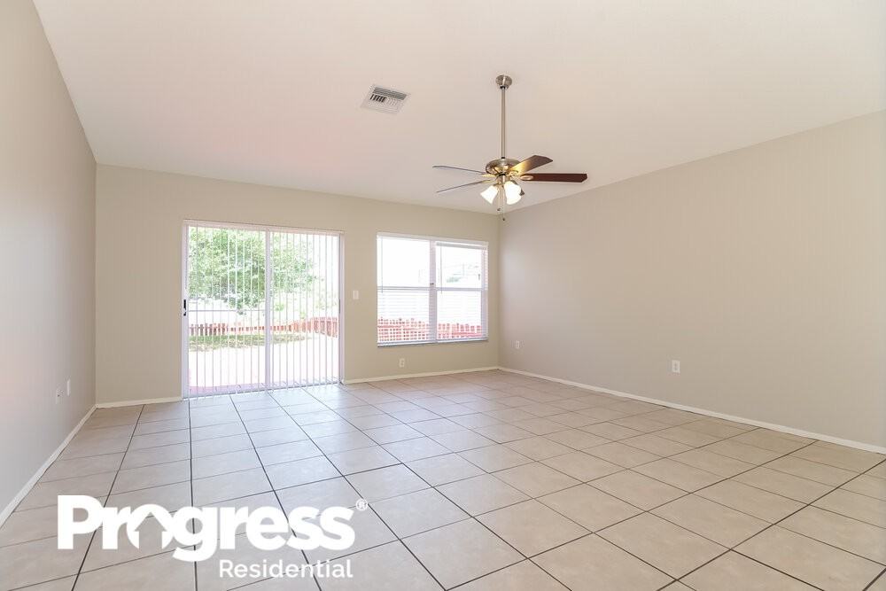 1310 Franford Dr - Photo 3 of 14