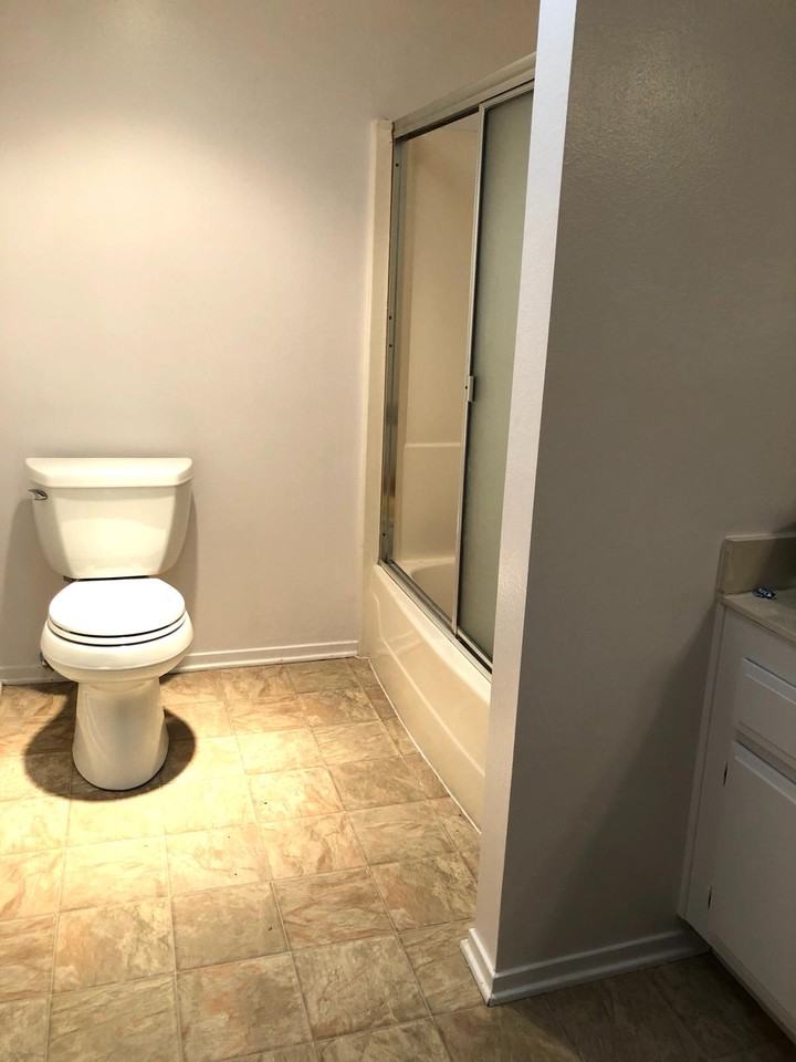 22219 1/2 Erwin Street - Photo 3 of 32