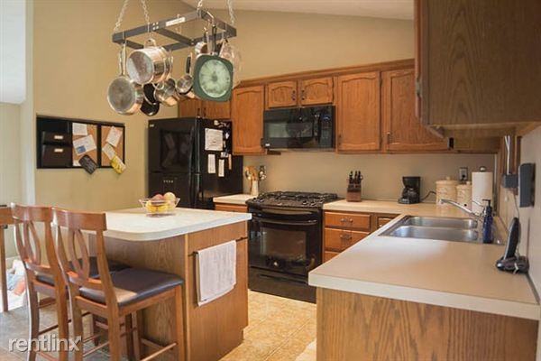 5625 Skyhills Ct NE - Photo 3 of 14