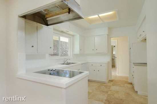 460 Deer Lake Dr W - Photo 3 of 9