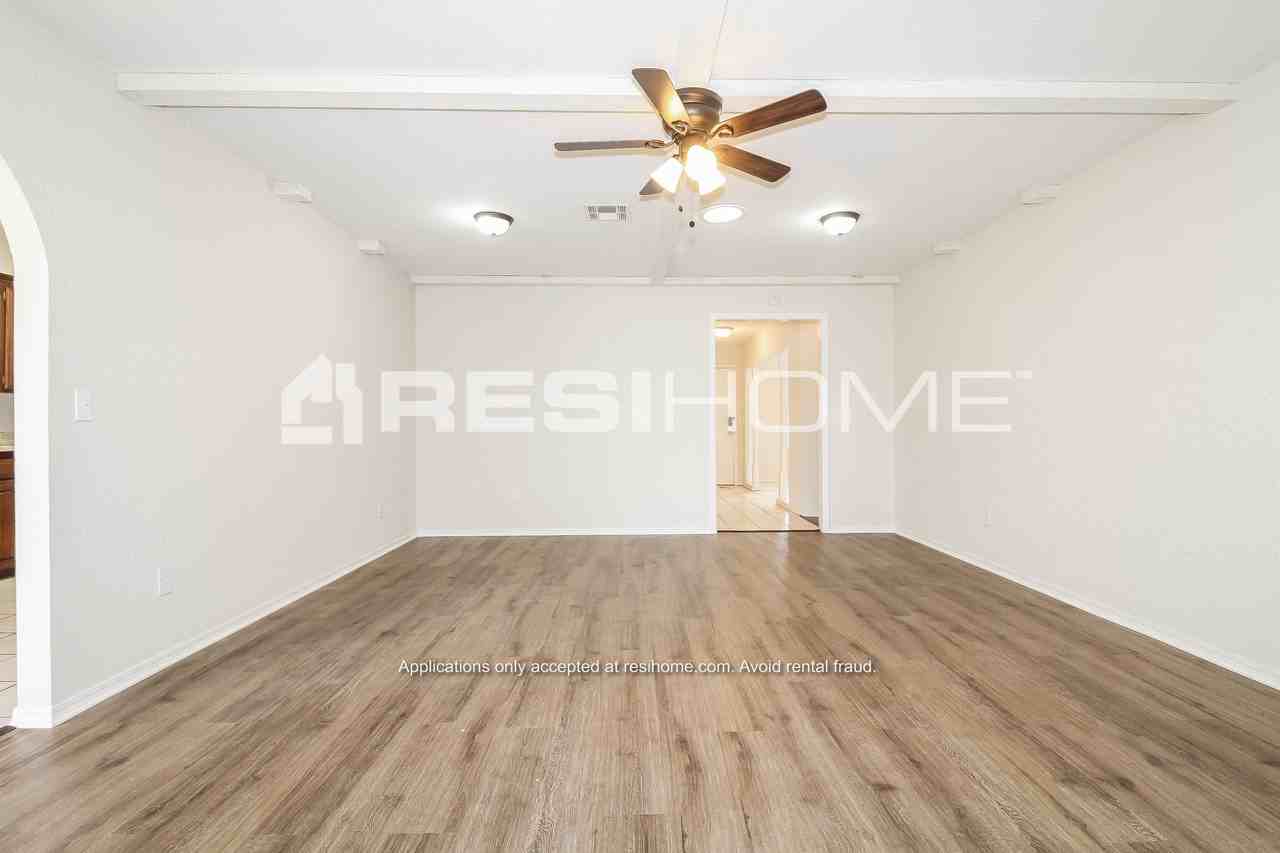 5113 Nw 18th St - Photo 3 of 18
