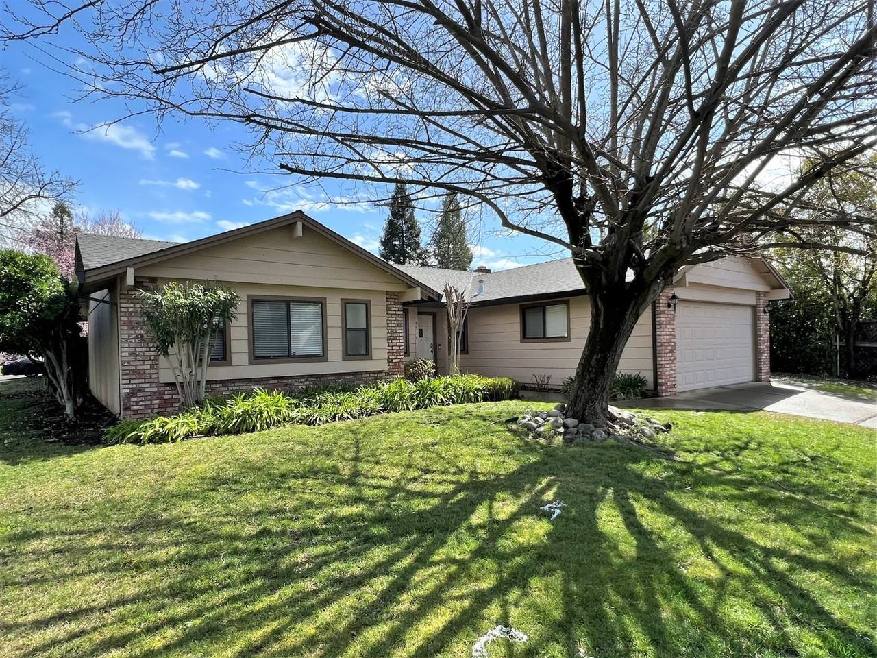 5738 Shannon Bay Dr - Photo 2 of 12