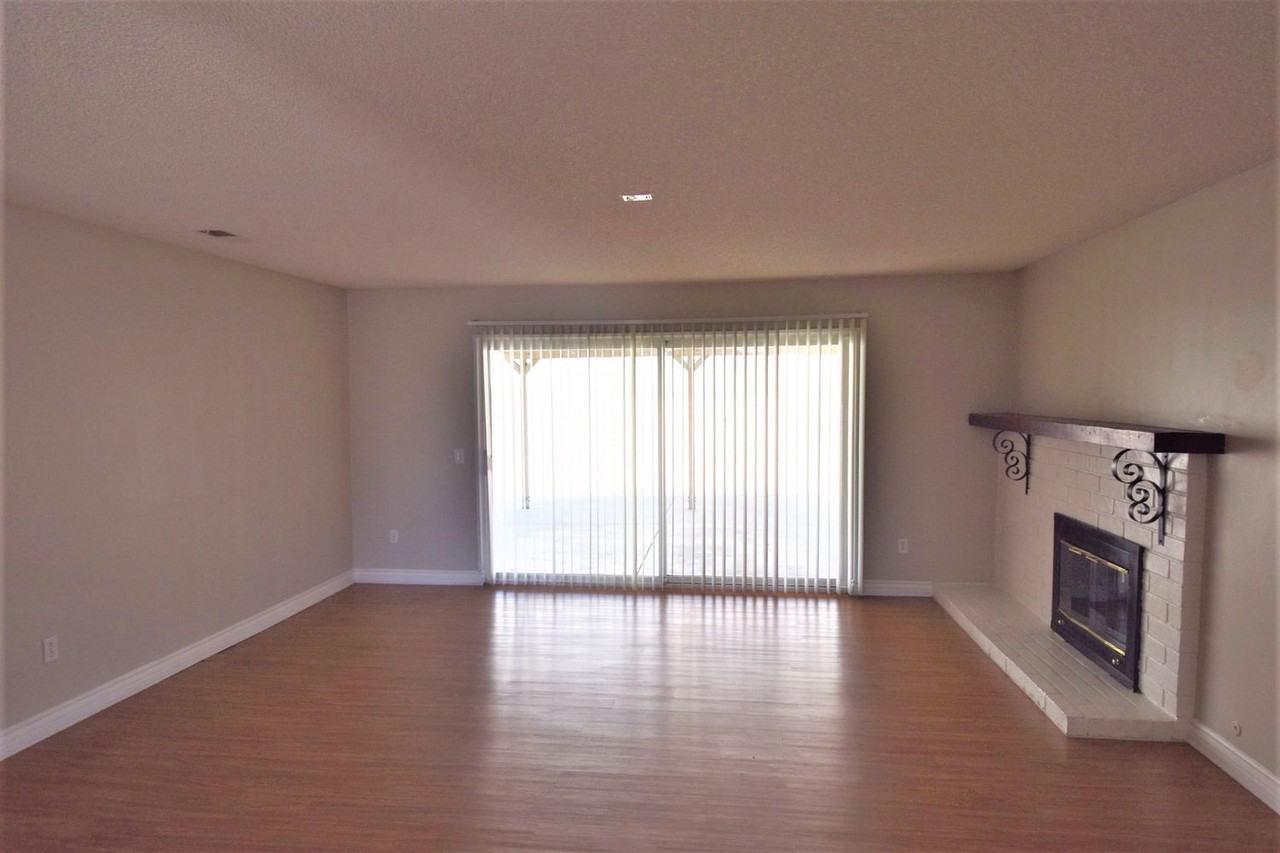 1120 Devonshire Rd - Photo 3 of 14