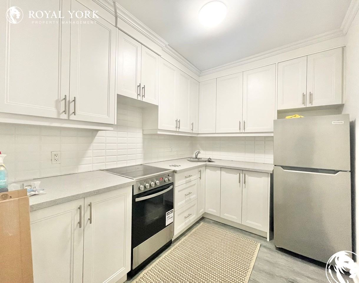 394 Dovercourt Rd #11