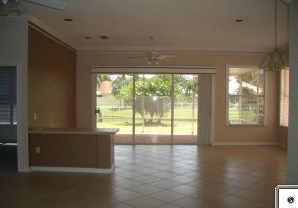 114 Hampton Cir - Photo 2 of 6