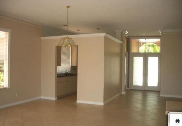 114 Hampton Cir - Photo 3 of 6