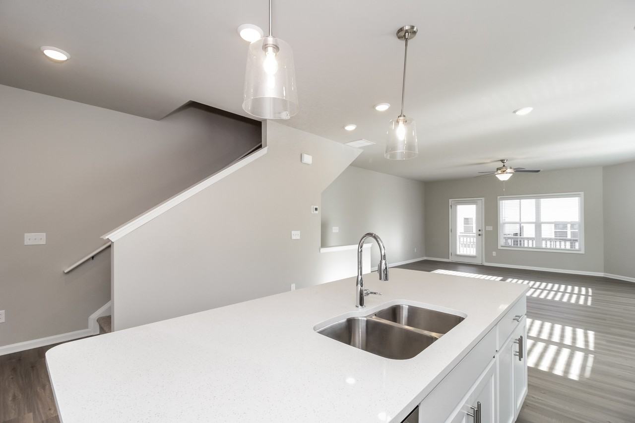 508 Elliston Place - Photo 7 of 35