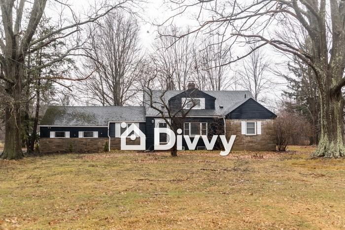 145 N Strawberry Ln - Photo 3 of 50