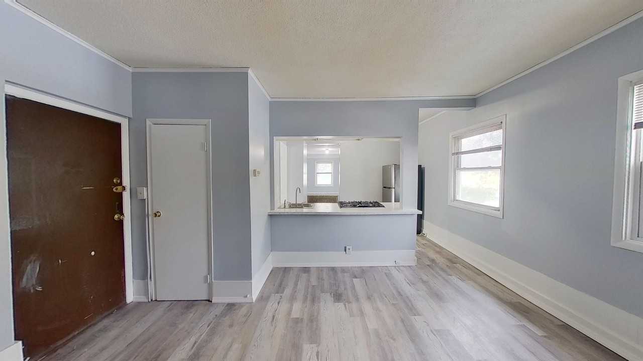 846 Warren St #846-1L - Photo 2 of 14