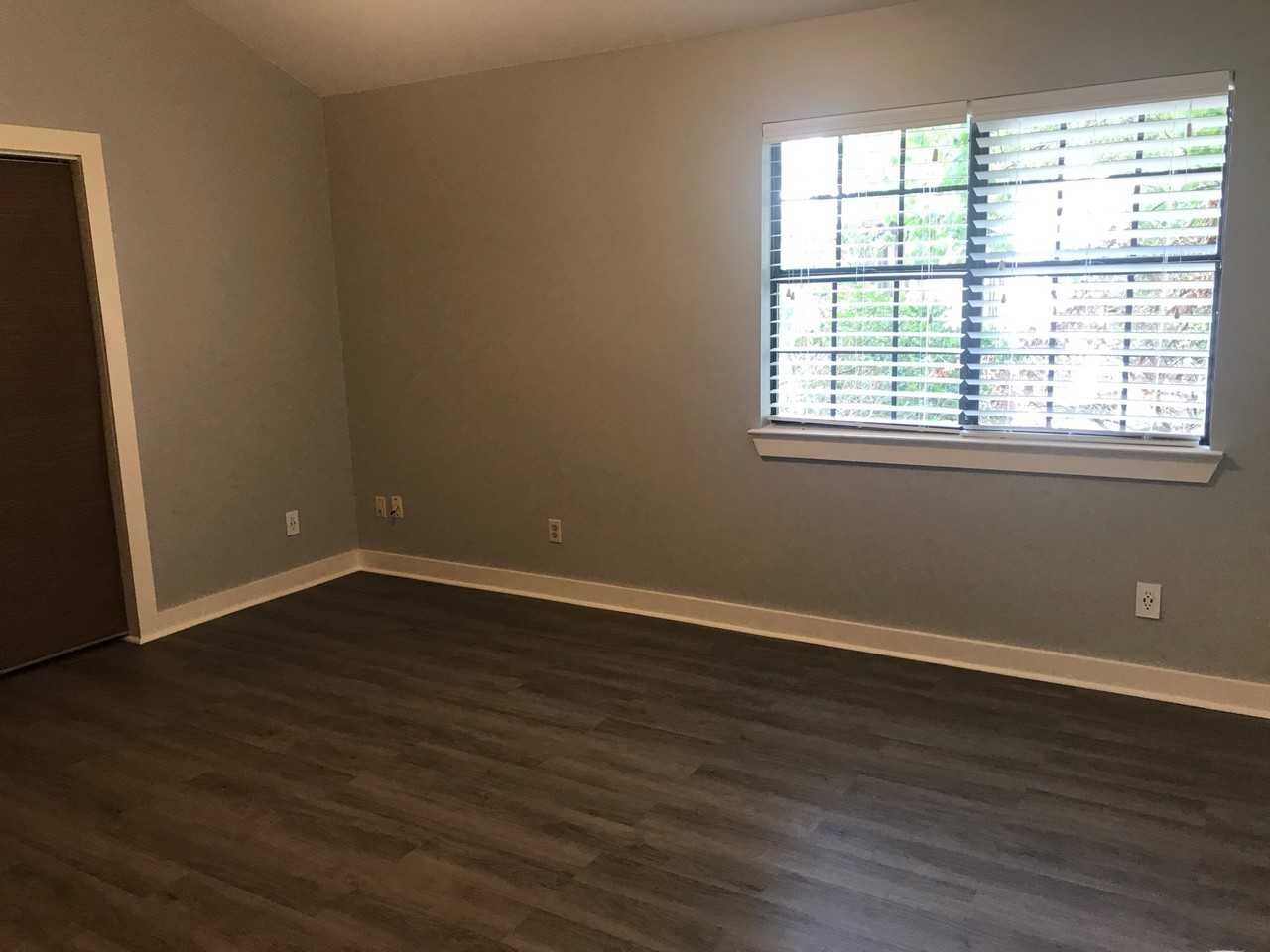 206 Van Buren St - Photo 4 of 11