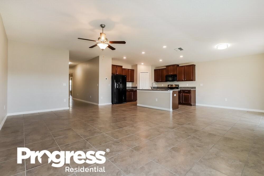 212 English Heritage Pl - Photo 3 of 16