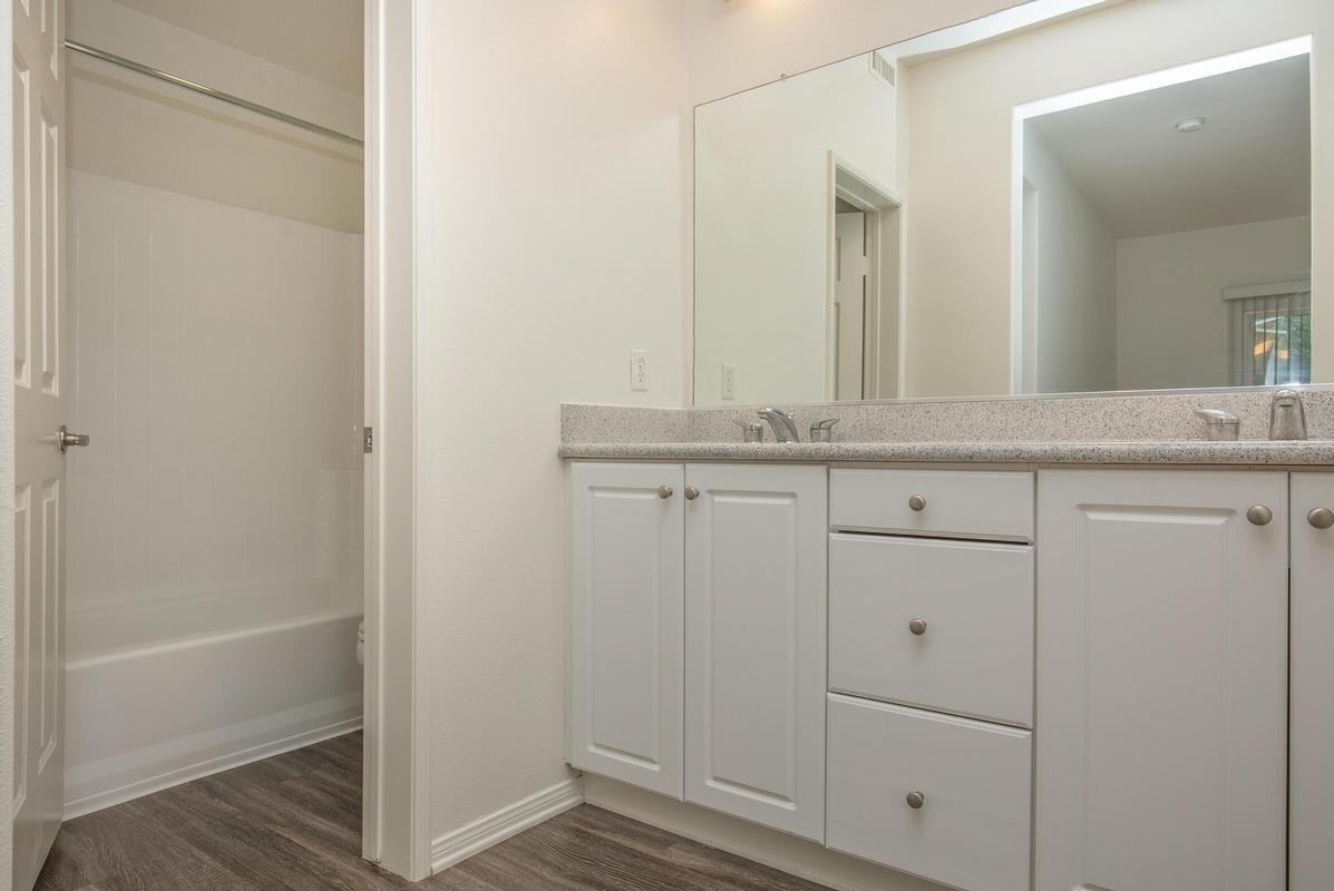 246 Lincoln St - Photo 6 of 11