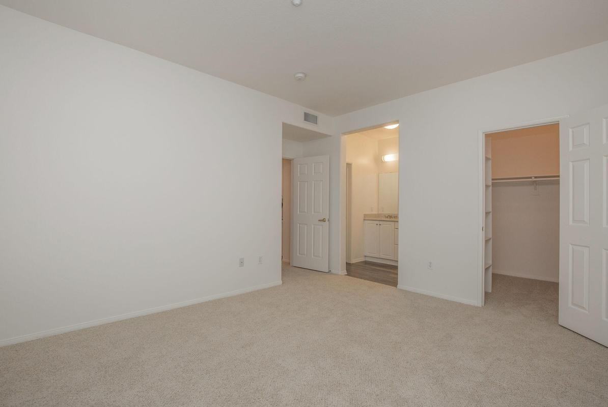 246 Lincoln St - Photo 7 of 11