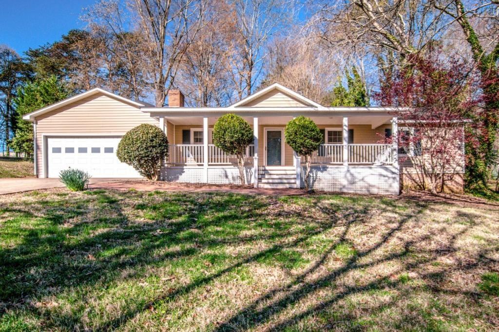 2089 Rock Springs Cir - Photo 2 of 46