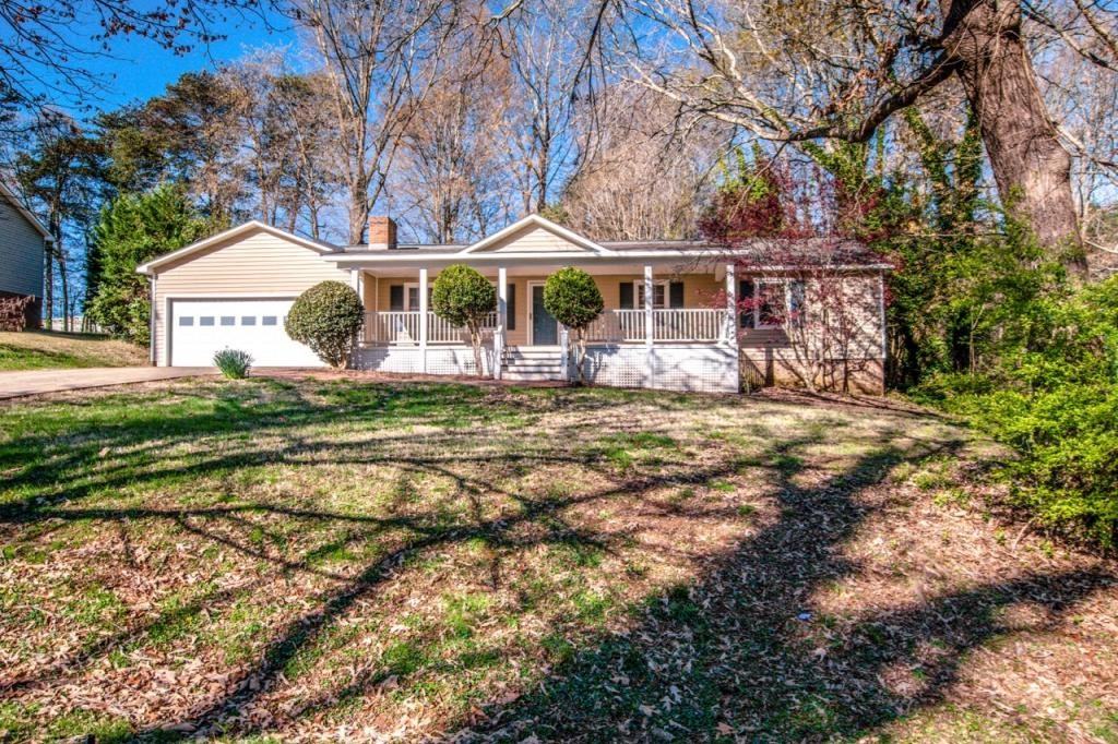 2089 Rock Springs Cir - Photo 3 of 46