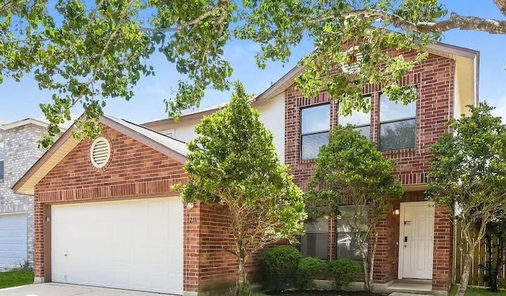 1218 Crossing Oaks - Photo 2 of 10