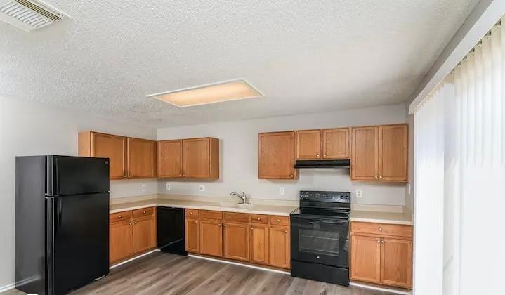 1218 Crossing Oaks - Photo 3 of 10