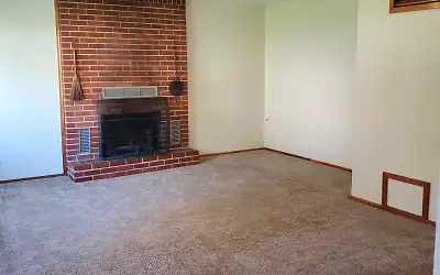 416 East Eli Avenue - Photo 2 of 10