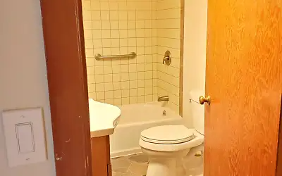 416 East Eli Avenue - Photo 4 of 10