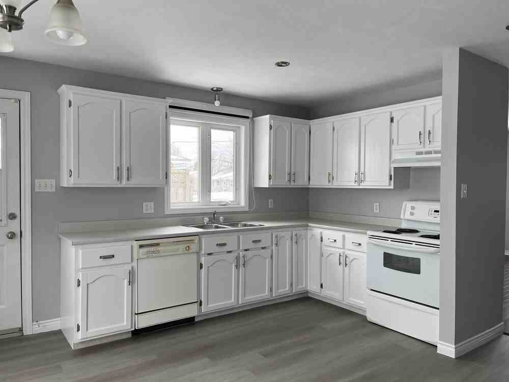 32 Milroth Ave - Photo 3 of 14