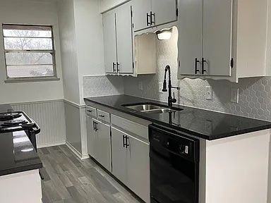1241 Carla St - Photo 3 of 12