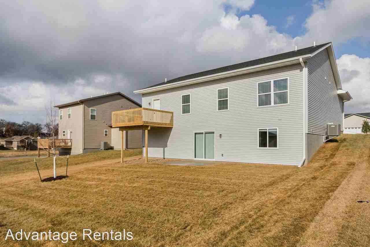 4027 Lillian St - Photo 3 of 16