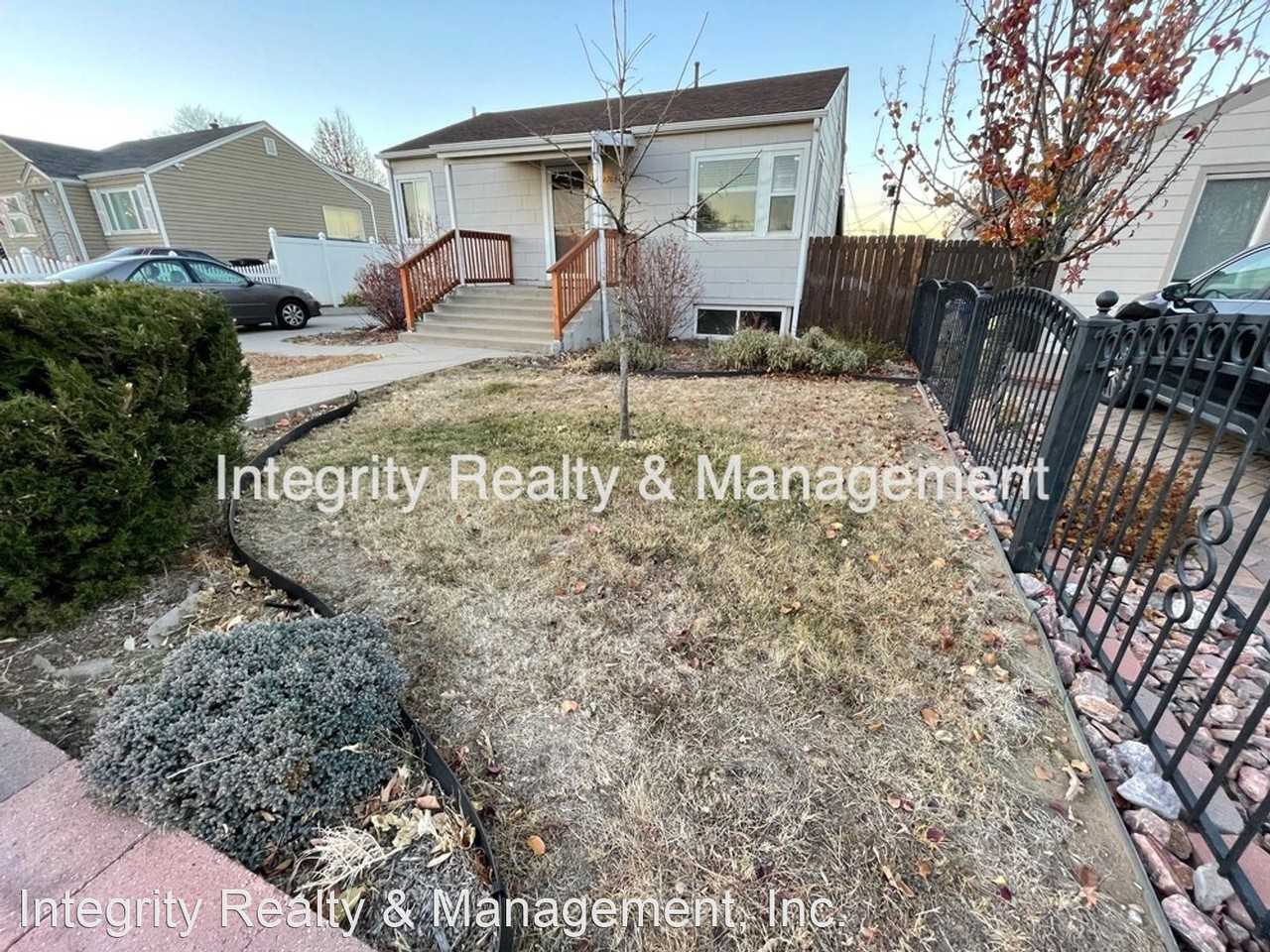 2705 W Park Pl - Photo 2 of 32