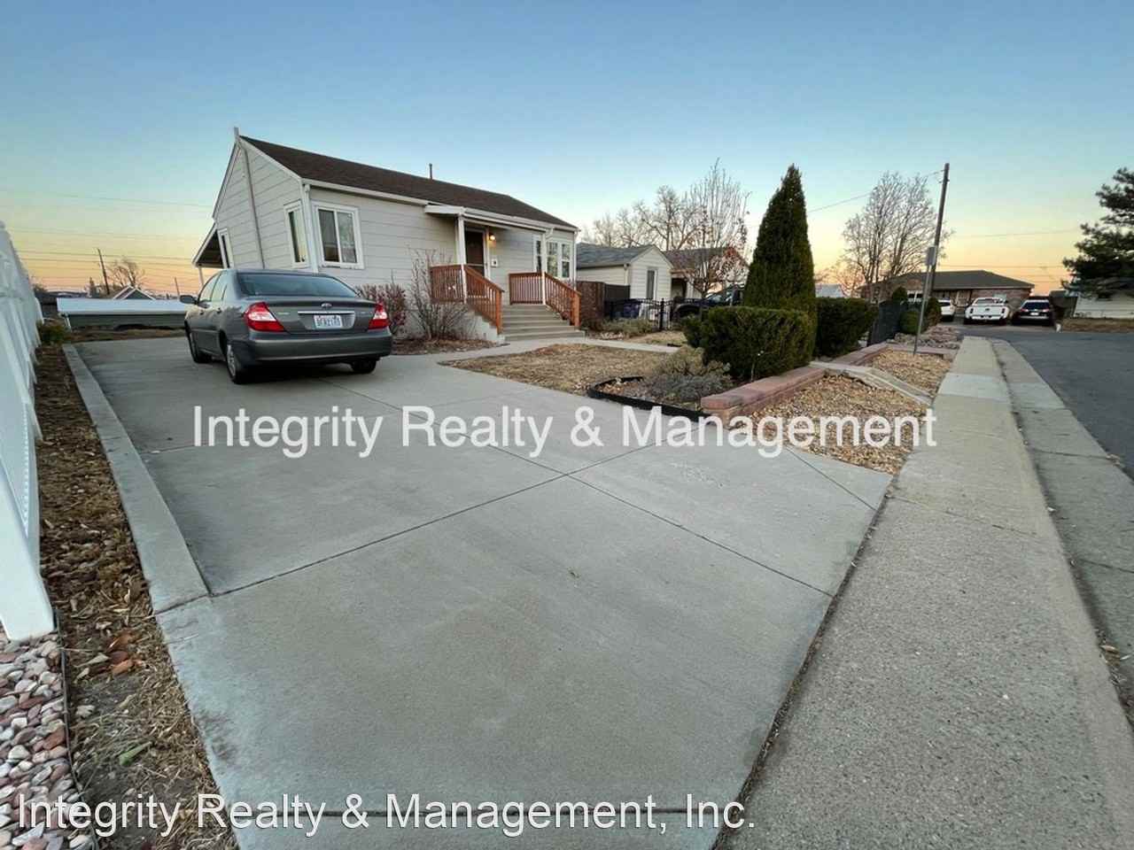 2705 W Park Pl - Photo 3 of 32