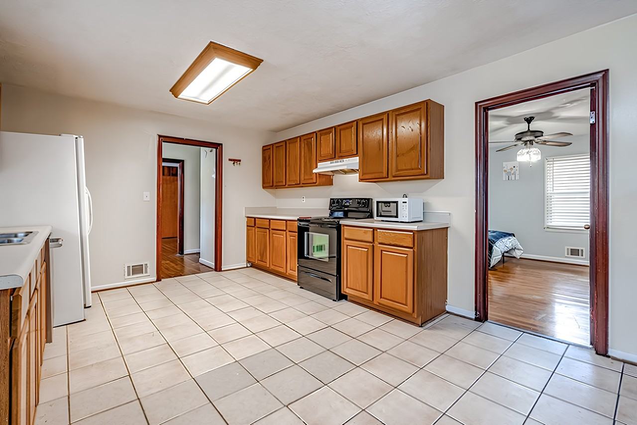 Susan Dr Sw - Photo 4 of 17