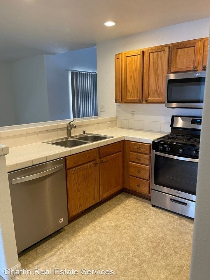 1741 Art Ct - Photo 2 of 10